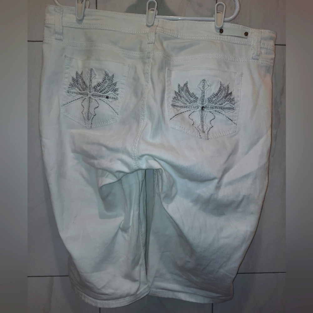 Royalty by YMI white bermuda shorts size 16, missing sequins good used condition